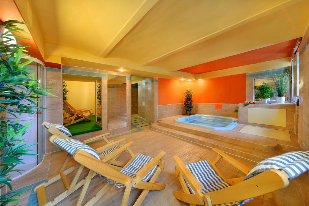Palace Club Špindlerŭv Mlýn Esterno foto